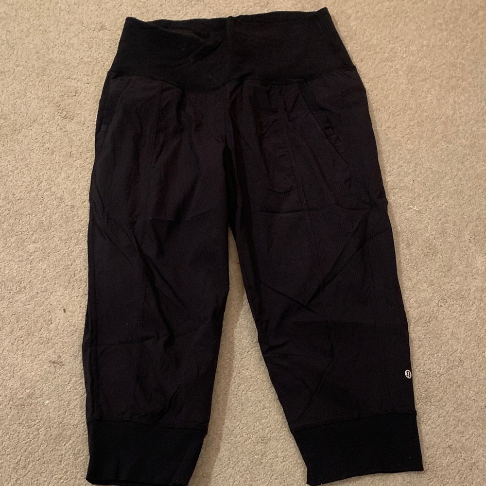 Lululemon Women’s Black 3/4 Pants